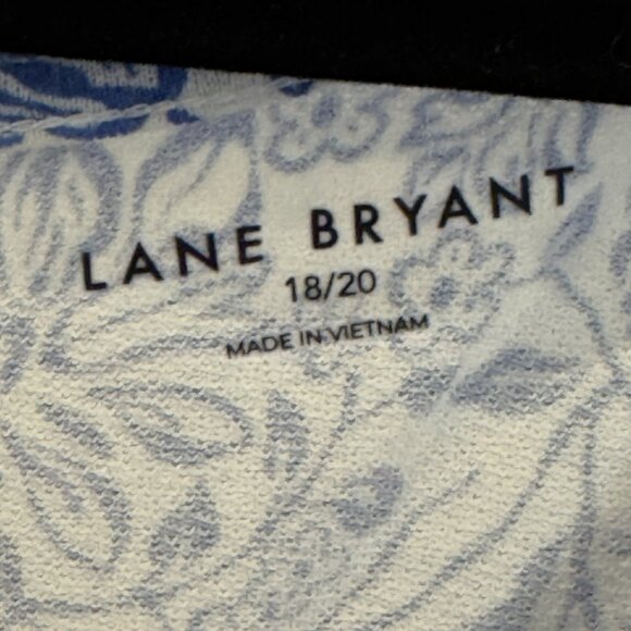 Lane Bryant 18/20 White with Blue Floral Tank Top EUC Casual Beach Sleeveless - Picture 5 of 7